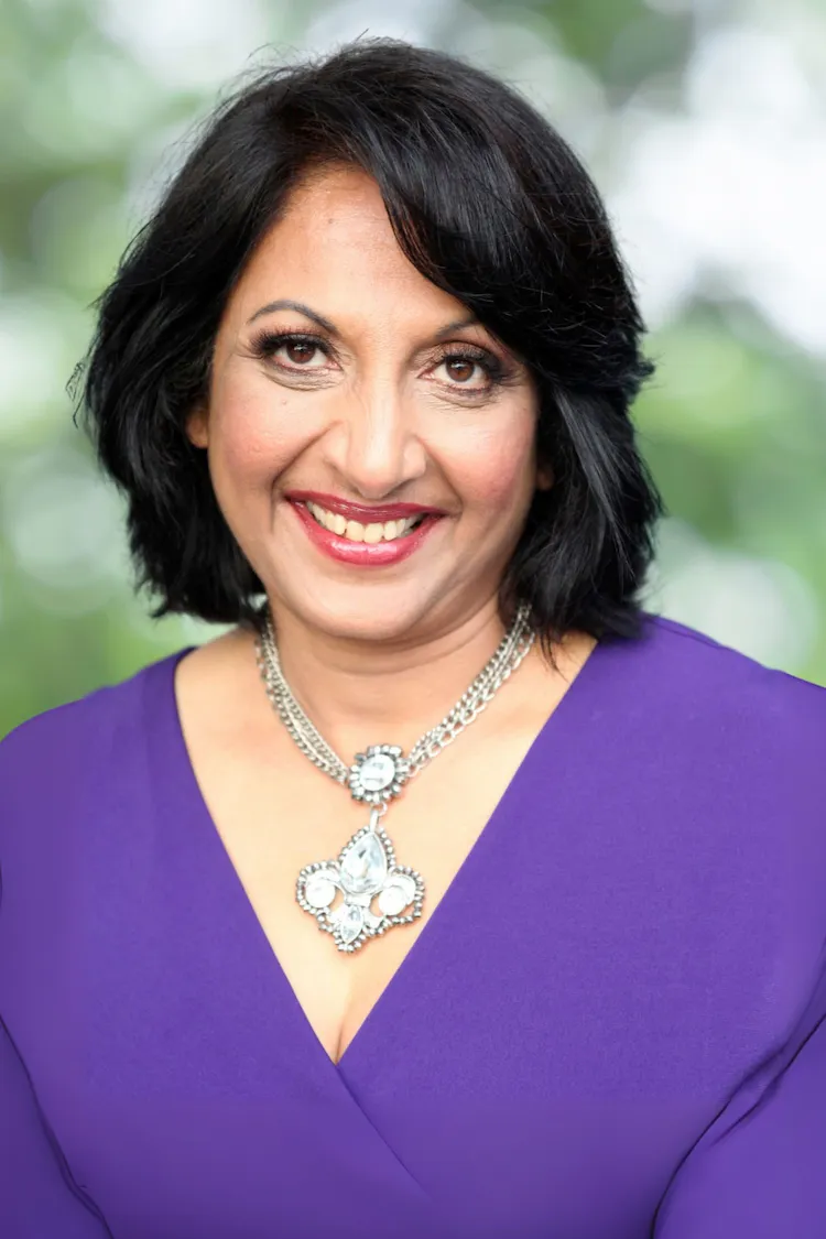 Varsha Dhodapkar smiling, Women’s Empowerment Mentor for high-achieving women seeking fulfillment